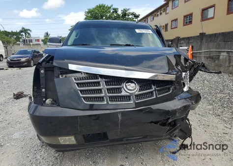 2011 Cadillac Escalade Luxury z USA, uszkodzony, nr VIN 1GYS4BEF8BR287618